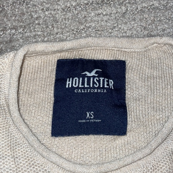 Hollister Short Sleeve Shirt - Picture 2 of 5